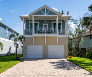 Photo 5 - 5545 New 4BR Oasis: Walk to Beach, Pool, Pet-Friendly!