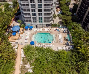 Photo 5 - Gullwing 505 3BR Oasis: Beachfront & Lanai