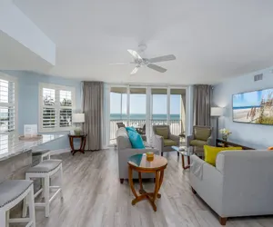 Photo 3 - Gullwing 505 3BR Oasis: Beachfront & Lanai