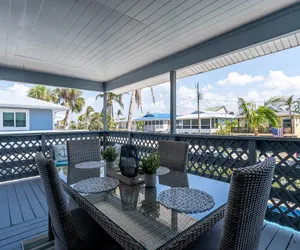 Photo 3 - 231 Shells N Sunshine Charming Oasis: Heated Pool, Spa