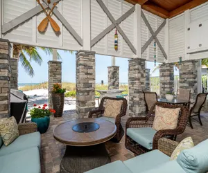 Photo 5 - 30/40 Southern Dream Island Haven: Two Units, Pool, Beach Front