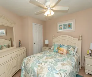 Photo 4 - ROYAL GARDEN RESORT  206