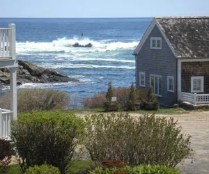 Photo 3 - Perkins Cove Gem - Q934