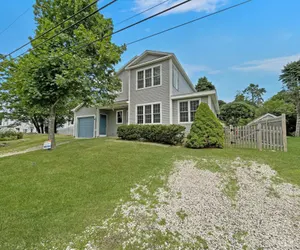 Photo 2 - Beach House