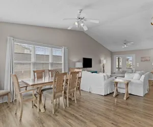 Photo 4 - Life of Sea-Renity / 112 Burlington Street