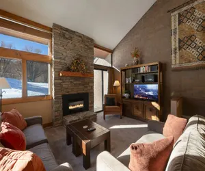 Photo 3 - Park Avenue 224