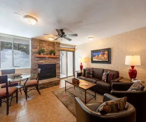 Photo 2 - Park Avenue 211