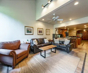 Photo 3 - Park Avenue 245