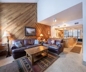 Photo 3 - Park Avenue 231