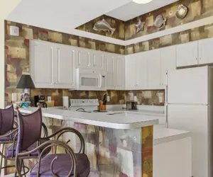 Photo 3 - Majestic Sun Apartment with Bunks