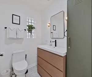 Photo 3 - Grand Avenue APT 2/West Loop & newly renovated!