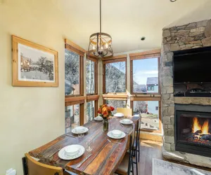 Photo 3 - Telluride Lodge 326