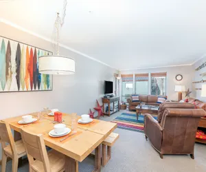 Photo 5 - West End Winner - Hot Tub, Parking, Open Kitchen & Living Space