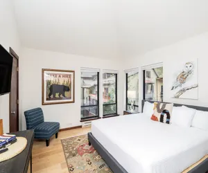 Photo 2 - Big & Bright Hidden Gem w/ Garage, Hot Tub, Lux Kitchen