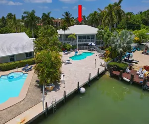 Photo 3 - Waterfront Luxury Home with Pool and Boat Dock