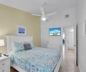 Photo 5 - Waterfront luxury Villa (14) with sunset views and boat slip