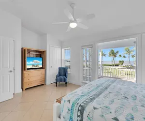 Photo 4 - Waterfront luxury Villa (14) with sunset views and boat slip