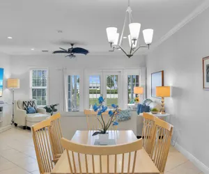 Photo 2 - Waterfront luxury Villa (14) with sunset views and boat slip