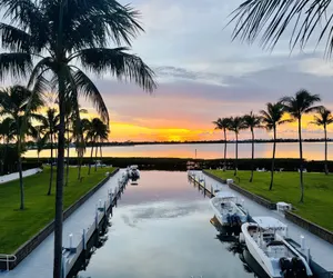 Photo 2 - Waterfront luxury Villa (43) with sunset views and boat slip