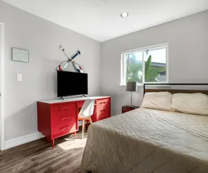 Photo 5 - MIAMI VIBE, SLEEK, ELEGANT,  POOL with Spa, 4 BD, 2 BATH, CLOSE TO BEACH 1631 NE 59PL.