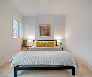 Photo 3 - The Bagel Inn - Bright & Modern Wrigleyville 2 Bed