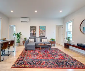 Photo 2 - The Bagel Inn - Bright & Modern Wrigleyville 2 Bed