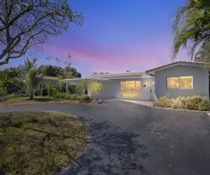 Photo 5 - ISLAND VIBES -  POOL, TIKI HUT, CLOSE TO BEACH, 4 Bed 2 Bath, New, Beautiful and Private!
