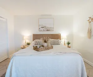 Photo 4 - 0912 White Linen Room