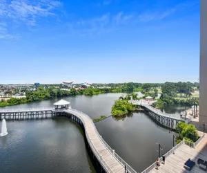 Photo 4 - Laketown Wharf 412