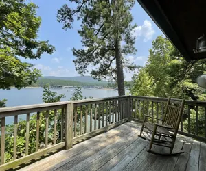 Photo 3 - Mountain Harbor's two bedroom cottage on the lake