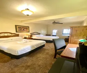 Photo 5 - Mountain Harbor Queen Guest Room on Lake Ouachita