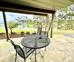 Photo 3 - Mountain Harbor Queen Guest Room on Lake Ouachita