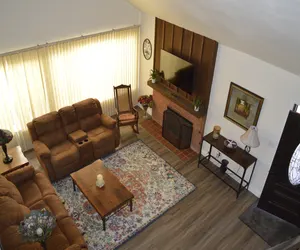 Photo 5 - Spacious, and Beautiful Home In San Diego