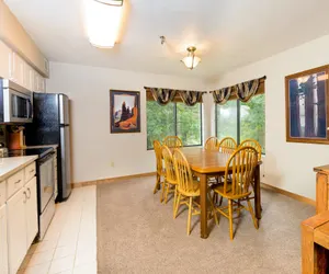Photo 4 - Seven Springs Stoneridge 3 Bedroom Deluxe Condo, Pet Friendly!