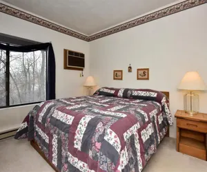 Photo 5 - Seven Springs 1 BR Deluxe Condo, Mountain Views!