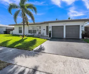 Photo 4 - Luxury Waterfront Home Minutes from the Beach