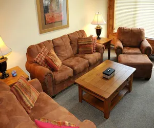 Photo 2 - Seven Springs Sunridge 2 Bedroom Deluxe Condo - Pet Friendly!