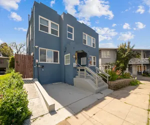 Photo 2 - Centrally located ❤️ 2 bedrooms walkable