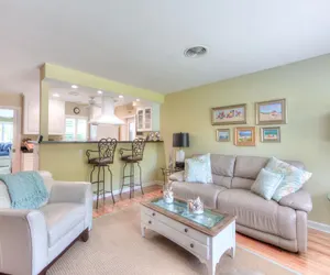Photo 2 - Seahorse Cottage - Monthly Beach Rental