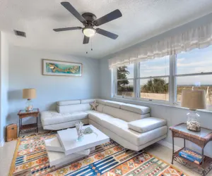 Photo 5 - Gulf Breeze - Gulf Front Monthly Beach Rental