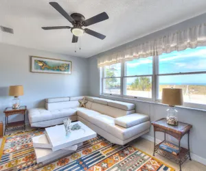 Photo 3 - Gulf Breeze - Gulf Front Monthly Beach Rental
