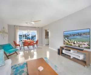 Photo 3 - Salty Life - Waterfront Vacation Rental