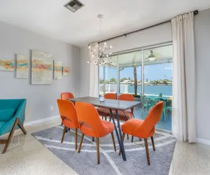 Photo 2 - Salty Life - Waterfront Vacation Rental