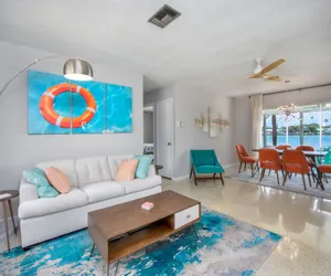 Photo 4 - Salty Life - Waterfront Vacation Rental