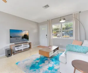 Photo 5 - Salty Life - Waterfront Vacation Rental