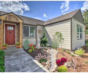 Photo 5 - Diva's Den - West Salem Bungalow