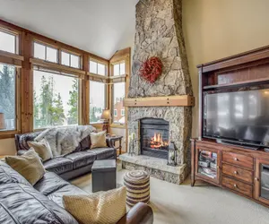 Photo 2 - Beautiful Townhome on Shuttle Route~Kids Ski Free