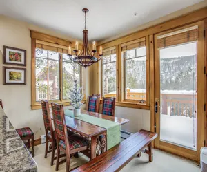 Photo 5 - Beautiful Townhome on Shuttle Route~Kids Ski Free