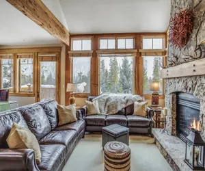 Photo 4 - Beautiful Townhome on Shuttle Route~Kids Ski Free