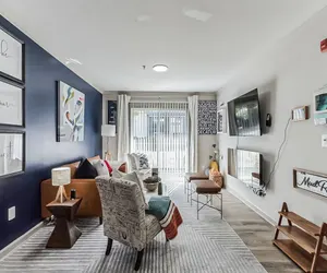 Photo 2 - Retro Chic Luxury Apt mins to ATL Braves Stadium